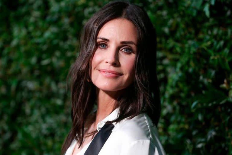 Courteney Cox sorprendió a los fanáticos de Friends con una imagen inédita del elenco de la sitcom