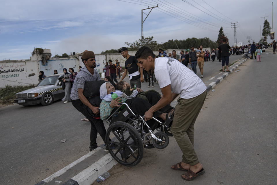 Palestinians flee to the southern Gaza Strip on Salah al-Din Street in Bureij, Gaza Strip, Saturday, Nov. 11, 2023. (AP Photo/Fatima Shbair)