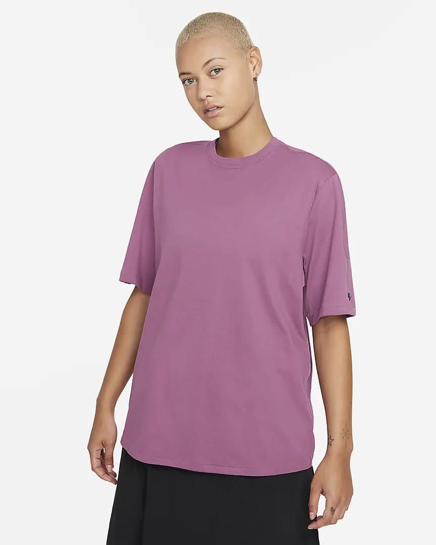 Person wearing oversized pink tee.