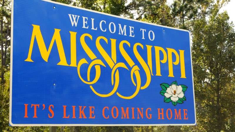 Sign reading, "Welcome to Mississippi, It's Like Coming Home"