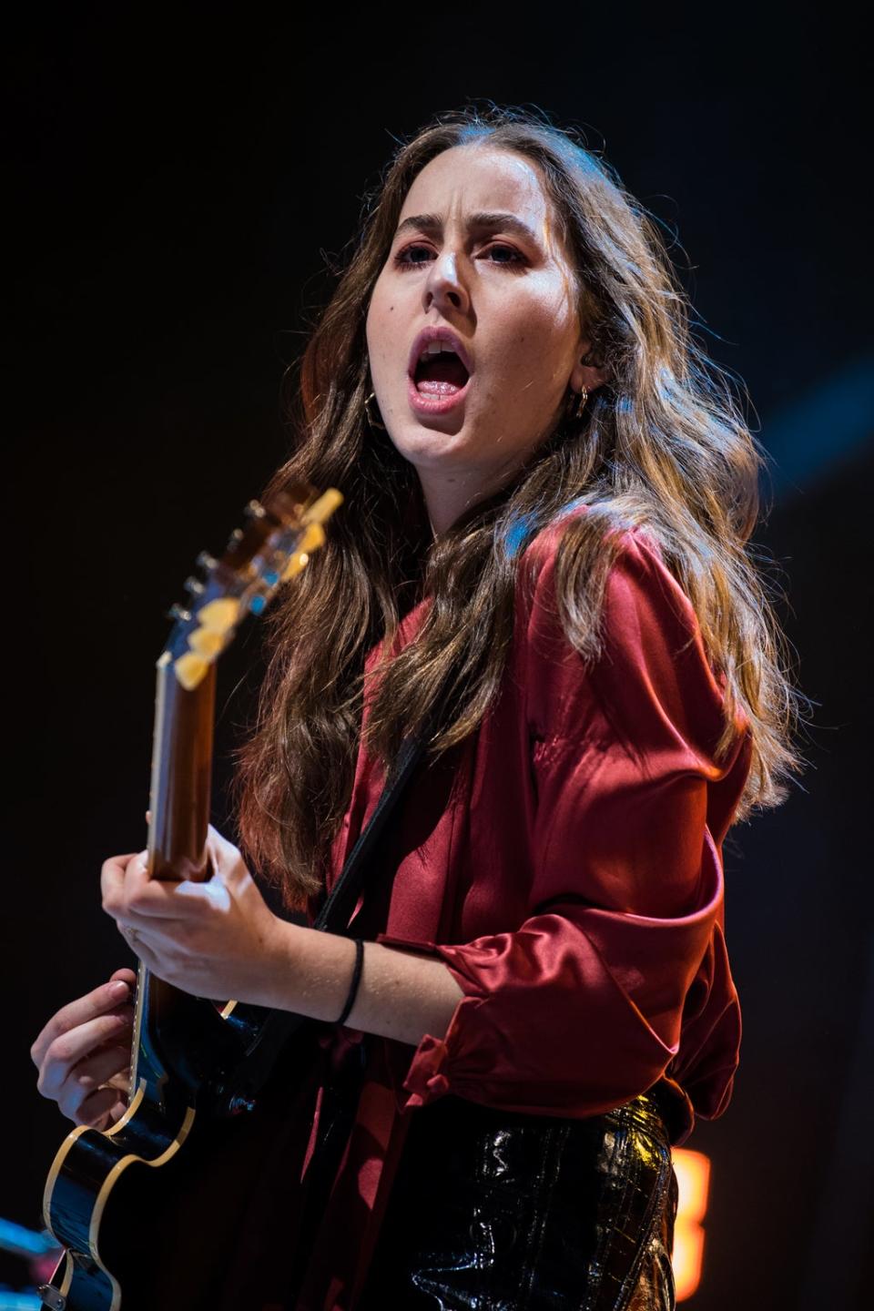 Haim performs on stage in 2017 (Emma McIntyre/Getty)