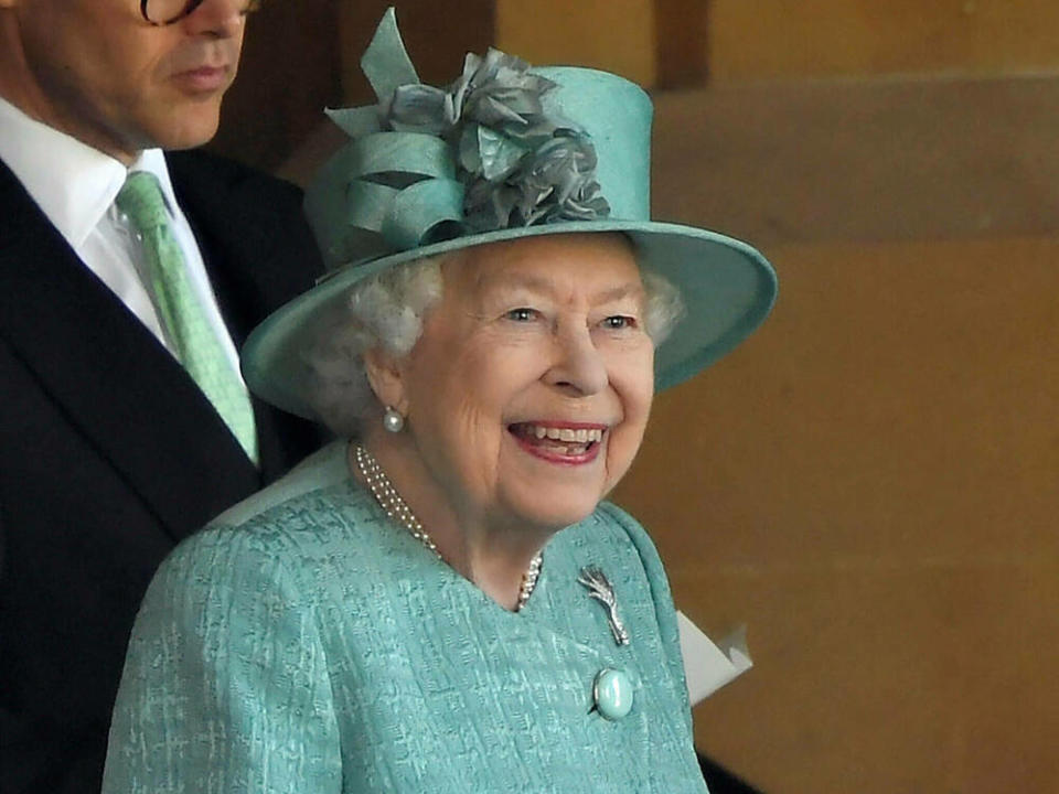 Queen Elizabeth II. hatte an ihrem 94. Geburtstag gut lachen. (Bild: imago images/i Images)