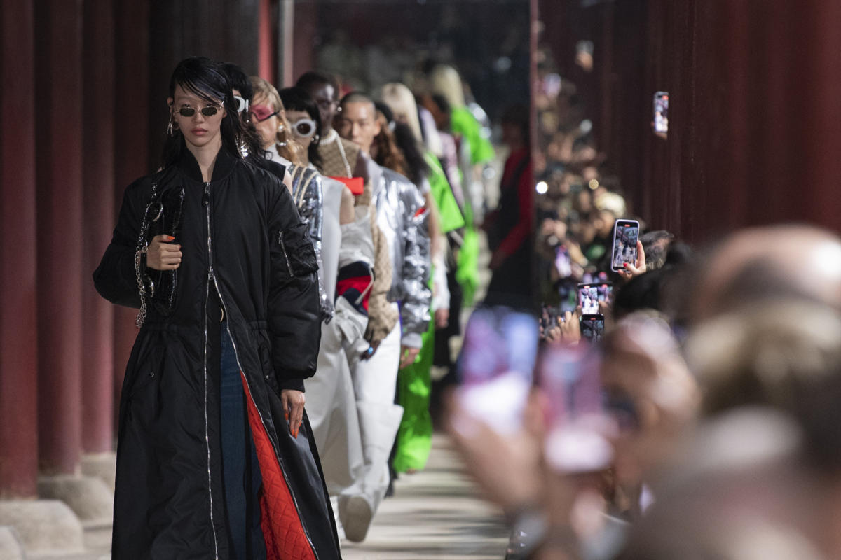 Louis Vuitton dazzles luxury-seeking Seoul with first pre-fall show