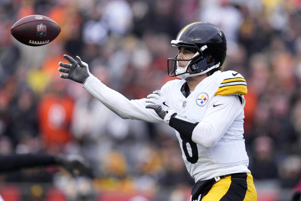 Pittsburgh Steelers quarterback Kenny Pickett (8) throws a pass during the second half of an NFL football game against the Cincinnati Bengals in Cincinnati, Sunday, Nov. 26, 2023. (AP Photo/Jeffrey Dean)