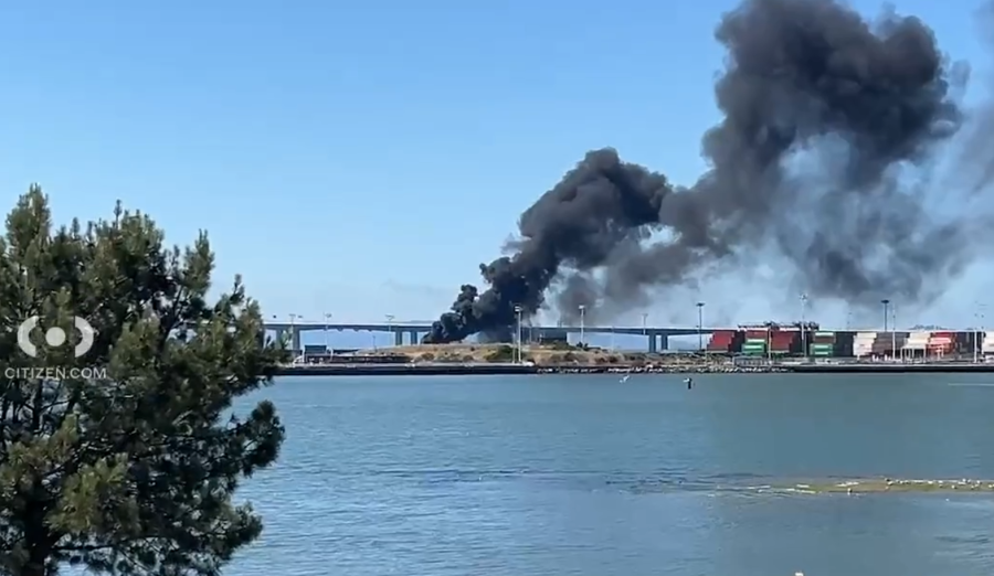 A fire broke out at the Port of Oakland on Sunday afternoon (Citizen App).