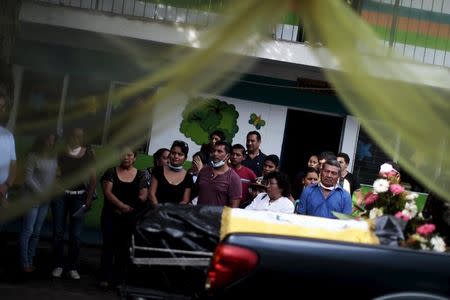 Relatives and friends attend a memorial for Jason and Marielos Sanchez Mendez, the victims of a mudslide during a memoral in Santa Catarina Pinula, on the outskirts of Guatemala City, October 5, 2015. REUTERS/Jose Cabezas