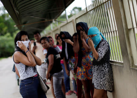 Relatives of prisoners await news in front of Anisio Jobim prison in Manaus, Brazil, January 3, 2017. REUTERS/Ueslei Marcelino