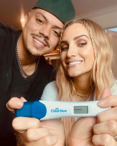 Evan and Ashlee Simpson Ross' pregnancy announcement