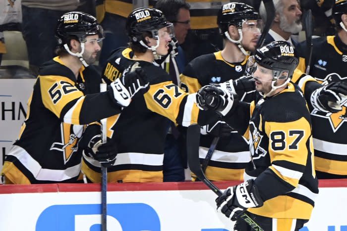 NHL: Pittsburgh Penguins defeat Nashville Predators