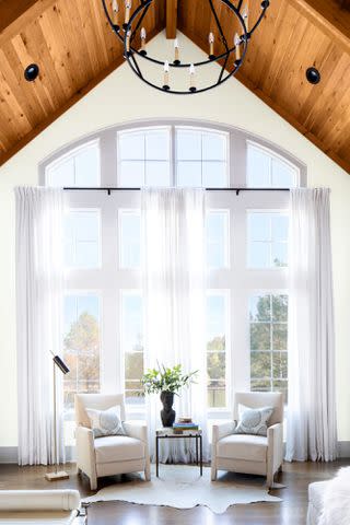 Vaulted Ceiling Ideas For Updated + Elegant Striking Drama - Décor Aid