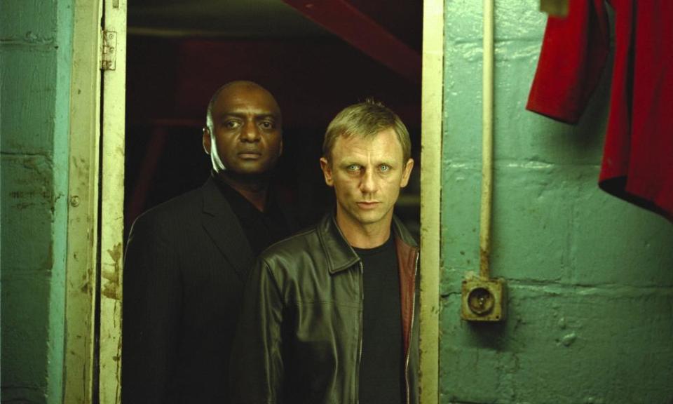 Morty (George Harris) and the unnamed protagonist (Daniel Craig) in Layer Cake