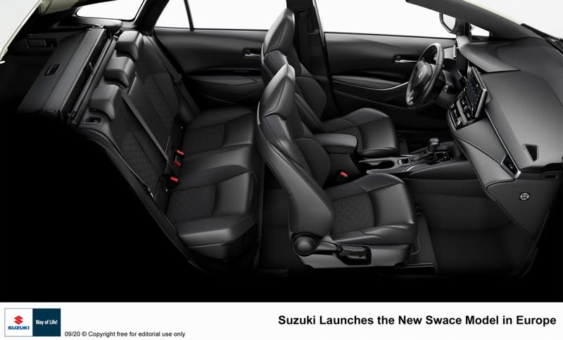 Swace後座距離前座椅背擁有928mm空間。