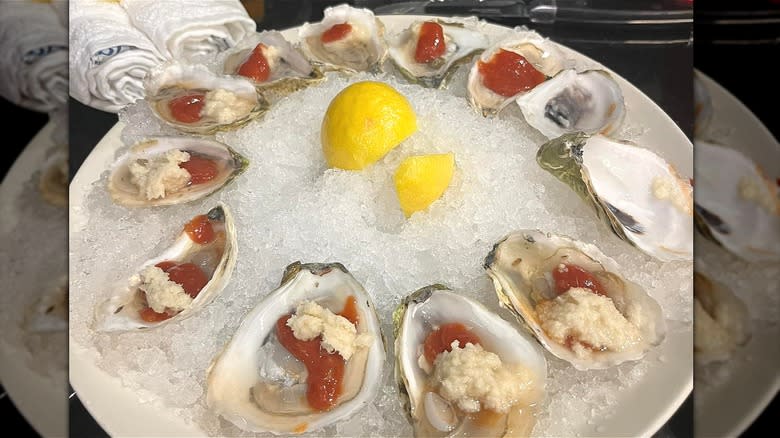Raw chilled oysters steakhouse