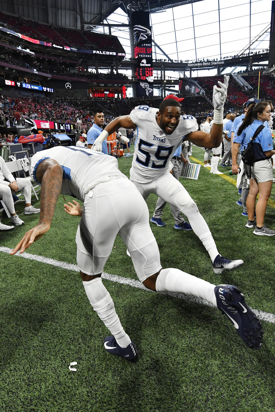Tennessee Titans inside linebacker Wesley Woodyard (59) dances on the sidelines with players during the second half of an NFL football game against the Atlanta Falcons, Sunday, Sept. 29, 2019, in Atlanta. The Tennessee Titans won 24-10. (AP Photo/John Amis)