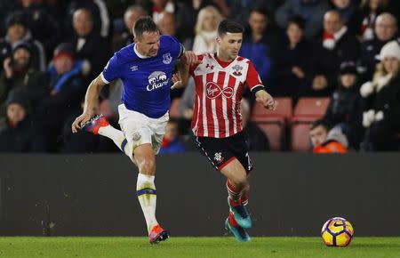 Britain Football Soccer - Southampton v Everton - Premier League - St Mary's Stadium - 27/11/16 Everton's Phil Jagielka and Southampton's Shane Long in action Action Images via Reuters / Matthew Childs Livepic
