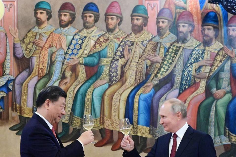 Les président russes et chinois Vladimir Poutine et Xi Jinping durant un toast au Kremlin, à Moscou, le 21 mars dernier. 