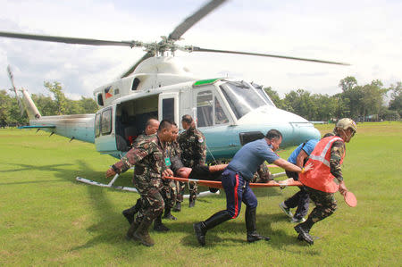 Soldiers carry on a stretcher a wounded member of Philippine President Rodrigo Duterte's presidential security group who was airlifted at an army camp in Cagayan de Oro after being hit in a roadside bomb attack in Lanao del Sur, Philippines November 29, 2016. Armed Forces of the Philippines/Handout via REUTERS