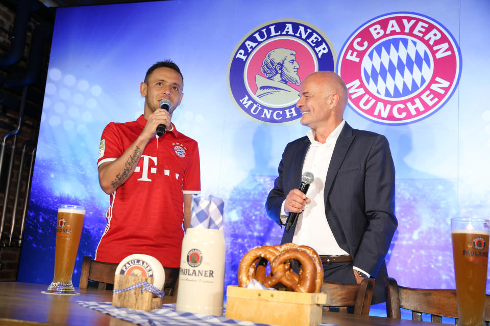 Bayerns Münchens Stephan Lehmann (r.)