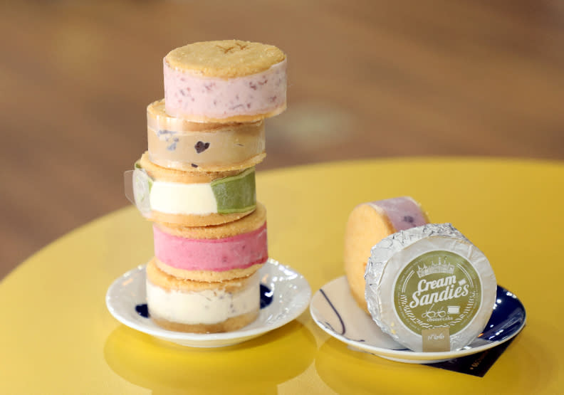 66 Cheesecake以6色彩虹冰淇淋為原型，研發出各種「北海道冰淇淋三明治」口味，不僅模樣同樣多彩可愛，也非常方便外帶。張智傑攝。