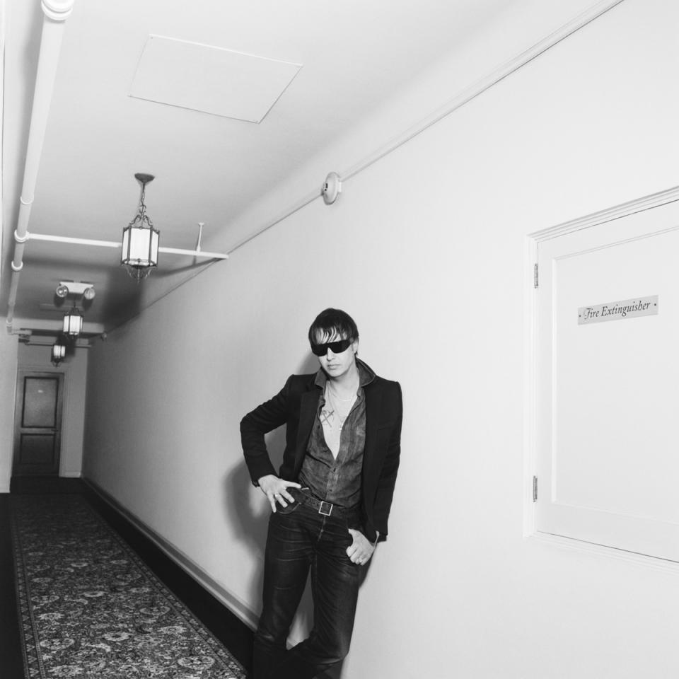 celine-julian-casablancas-hedi-slimane-portrait-of-a-performer