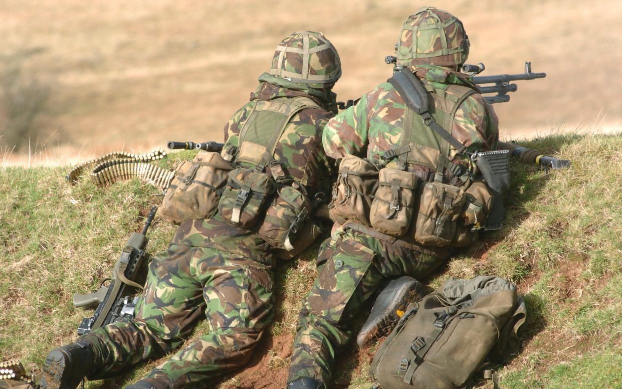 British Army soldiers armed with general purpose machine guns