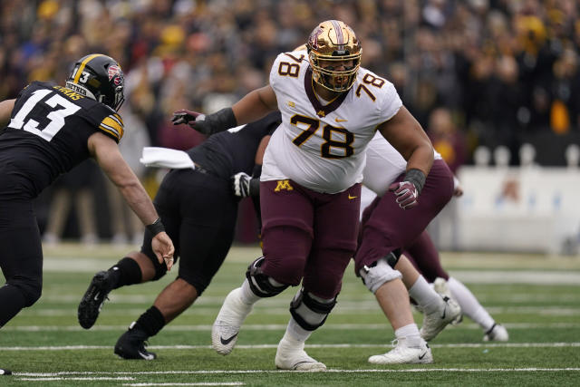 A 6-foot-9, 380-pound touchdown for Minnesota's Daniel Faalele