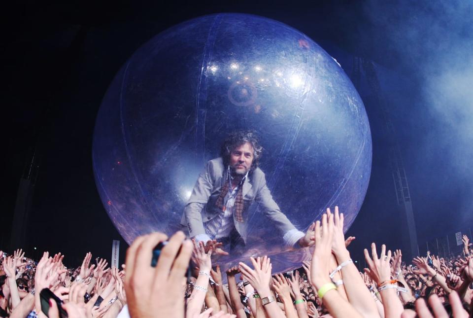 <div class="inline-image__caption">BYRON BAY, AUSTRALIA - JULY 26: Wayne Coyne of The Flaming Lips performs on stage during the Splendour in the Grass festival at Belongil Fields on July 26, 2009 in Byron Bay, Australia. (Photo by Mark Metcalfe/Getty Images)</div> <div class="inline-image__credit">Mark Metcalfe/Getty</div>