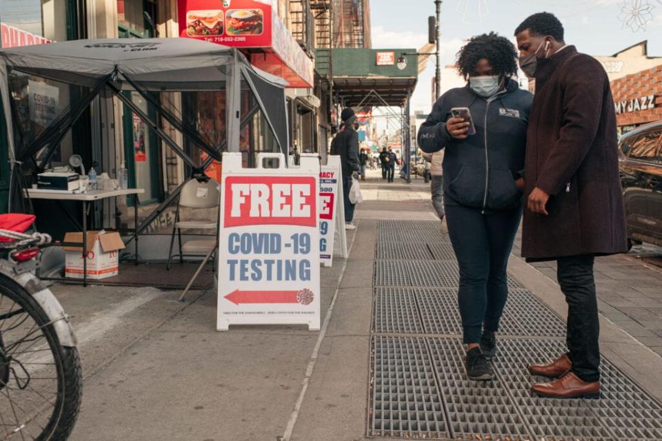 A COVID-19 testing location sits inactive with no waiting line in the Bed-Stuy neighborhood of Brooklyn on January 10, 2022 in New York City. (Photo by Scott Heins/Getty Images)