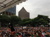 <p>Despite a steady drizzle, an estimated 4,000 turn up for the <a href="http://sg.news.yahoo.com/huge-turnout-at-speakers--corner-for-population-white-paper-protest-101051153.html" data-ylk="slk:population White Paper protest;elm:context_link;itc:0;sec:content-canvas;outcm:mb_qualified_link;_E:mb_qualified_link;ct:story;" class="link  yahoo-link">population White Paper protest</a>.</p>