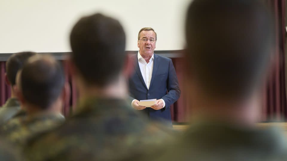 Boris Pistorius, Federal Minister of Defense, visits the air base in B'chel and talks to soldiers on 18 July 2024. - Thomas Frey/picture-alliance/dpa/AP