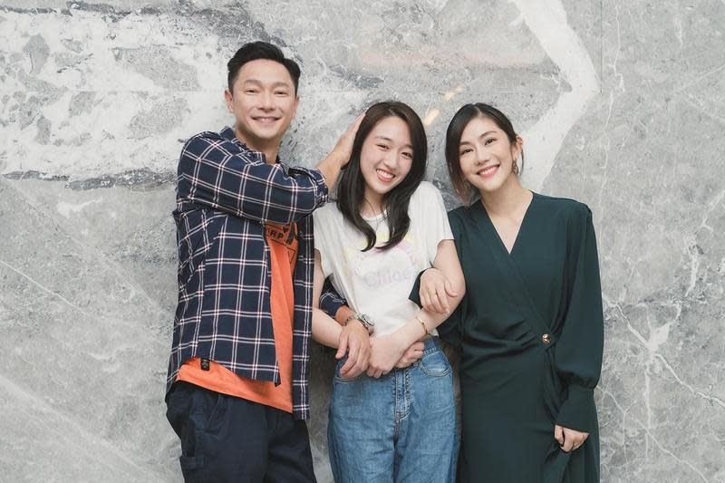謝祖武（左起）、王敏淳、王宇婕劇中飾演一家人。（圖／TVBS）