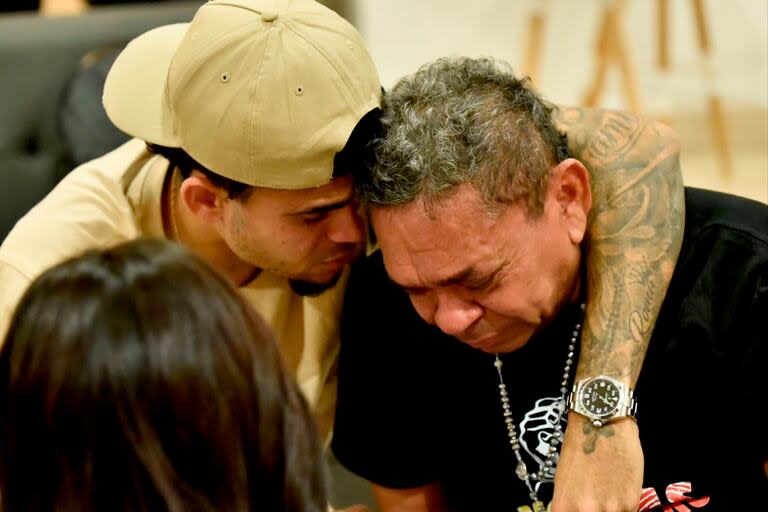 El reencuentro del colombiano Luis Díaz (jugador de Liverpool, de Inglaterra), con su padre Mané, tras su secuestro en Colombia