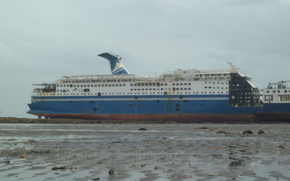 Half the world's decommissioned cruise ships end up in Alang - Midshipcentury.com