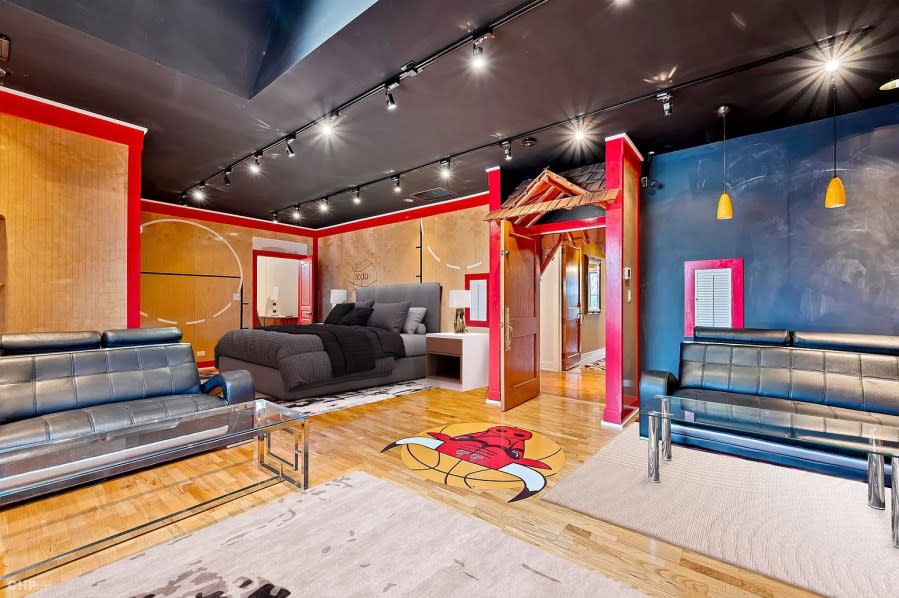 A room designed with Bulls fans in mind. (PHOTO: Chicago Home Photos)