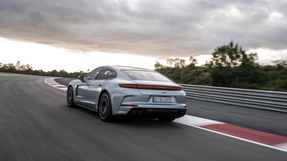 2025 porsche panamera turbo e hybrid