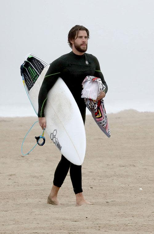 Liam Hemsworth strips off at the beach