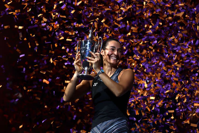 Caroline Garcia, en noviembre pasado, con el trofeo de campeona del WTA Finals, en el Dickies Arena de Fort Worth, Texas