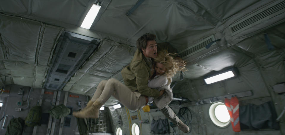 Tom Cruise as Nick Morton and Annabelle Wallis as Jenny Halsey in The Mummy (Universal Pictures)