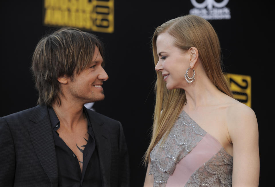 Nicole Kidman and Keith Urban at the American Music Awards on Sunday, Nov. 22, 2009