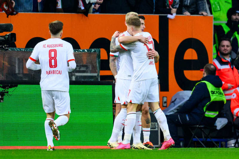 Augsburg's Ermedin Demirovic (2nd R) celebrates with his teammates after scoring his side's second goal during the German Bundesliga soccer match between FC Augsburg and RB Leipzig at WWK-Arena. Tom Weller/dpa