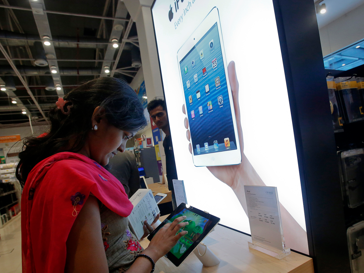 Head-to-head: Apple iPad vs. Microsoft Surface Go for Business