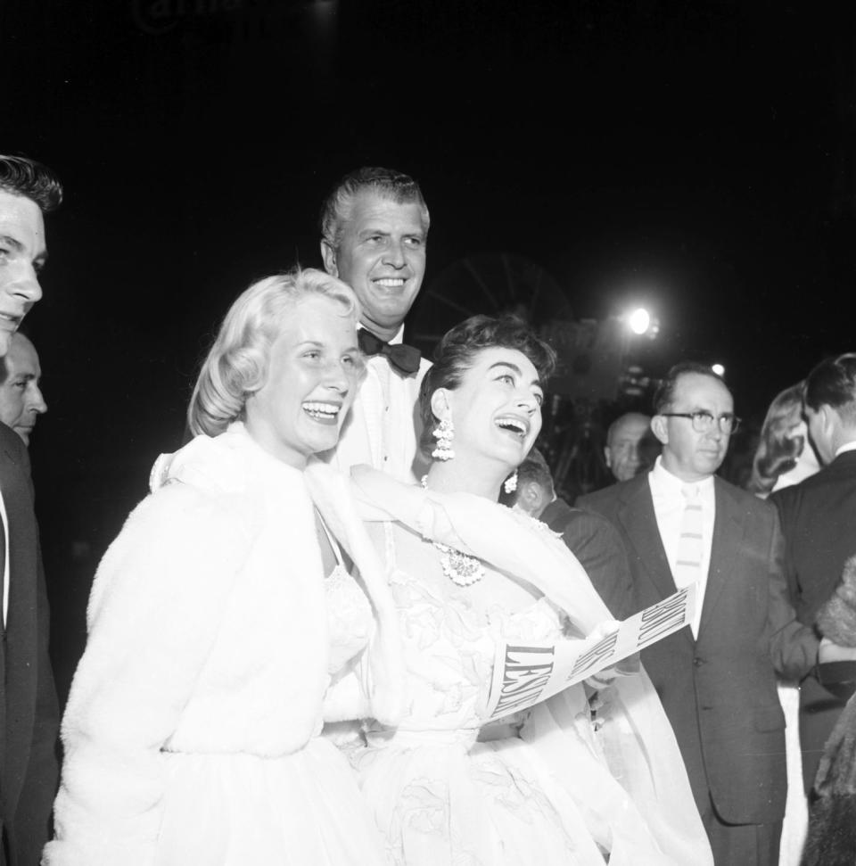1954: Attending a premiere with her daughter