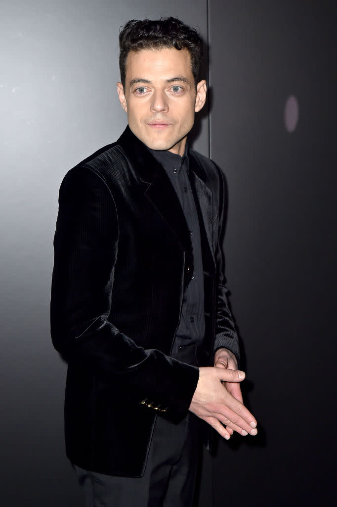 Récent ambassadeur de la maison de couture parisienne, Rami Malek a bien évidemment reçu un carton pour assister au spectaculaire défilé Saint Laurent. Celui qui incarnera bientôt l’ennemi de 007 dans <em>Mourir peut attendre</em>, le prochain James Bond, a pu découvrir la collection automne-hiver pour femmes, imaginée par Anthony Vaccarello. ©getty images