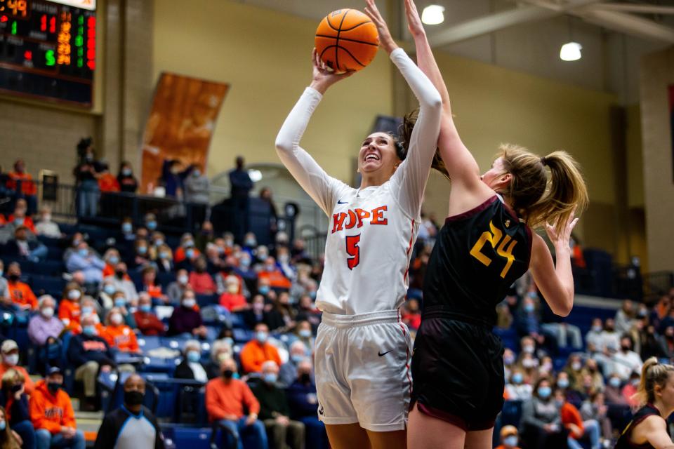 Hope's Olivia Voskuil scores near the basket during a game against Calvin Wednesday, Dec. 21, 2021, at DeVos Fieldhouse. 