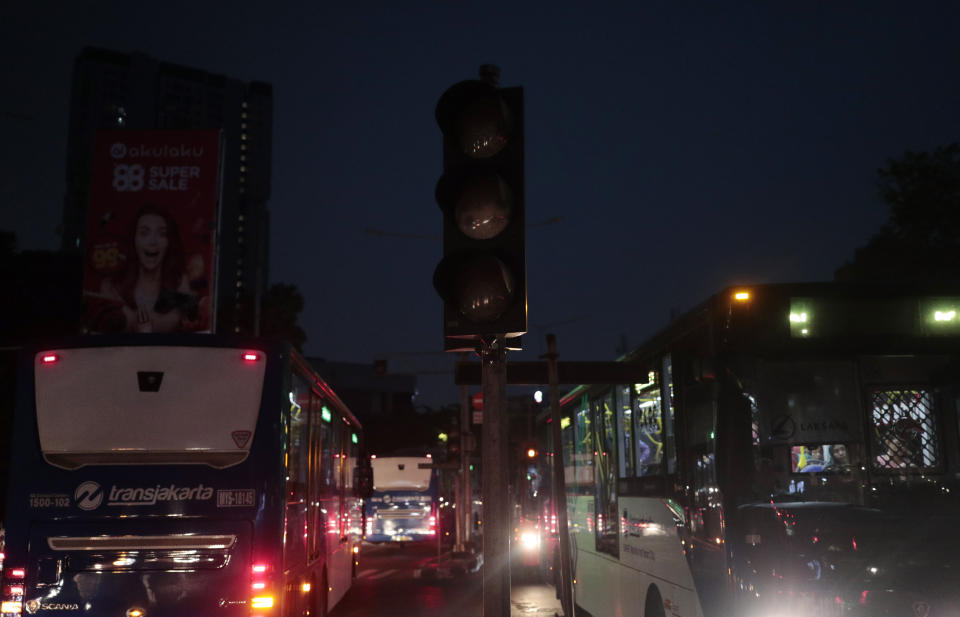 A traffic light is seen turned off during a power outage in Jakarta, Indonesia, Sunday, Aug. 4, 2019. Indonesia's sprawling capital and other parts of Java island have been hit by a massive power outage affecting millions of people. (AP Photo/Dita Alangkara)