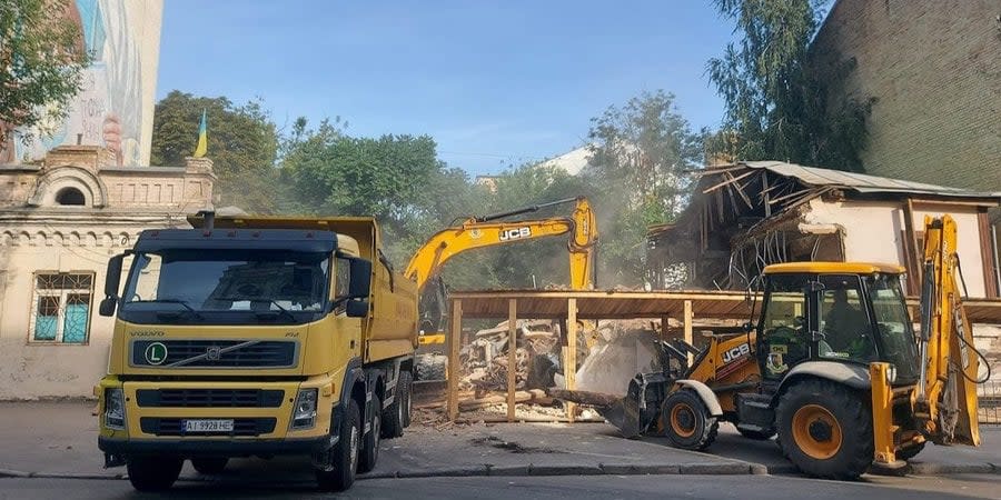 On August 10, a 200-year-old manor house was demolished in Podil