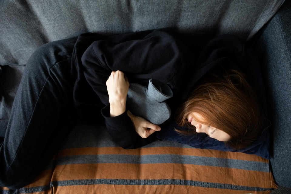 Starke Schmerzen während der Menstruation können auf Krankheiten wie Endometriose hinweisen. (Symbolfoto: Getty)