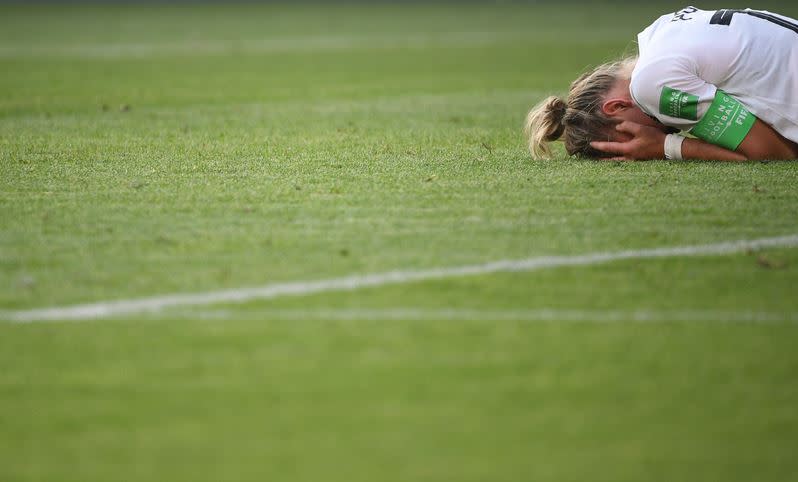 Enttäuschung bei den deutschen Frauen-Fußballern: Das DFB-Team verliert im Viertelfinale gegen Schweden. Damit ist nicht nur der Traum der Weltmeisterschaft geplatzt, sondern auch die Teilnahme an Olympia in Tokio. (Foto: Sebastian Gollnow/dpa)