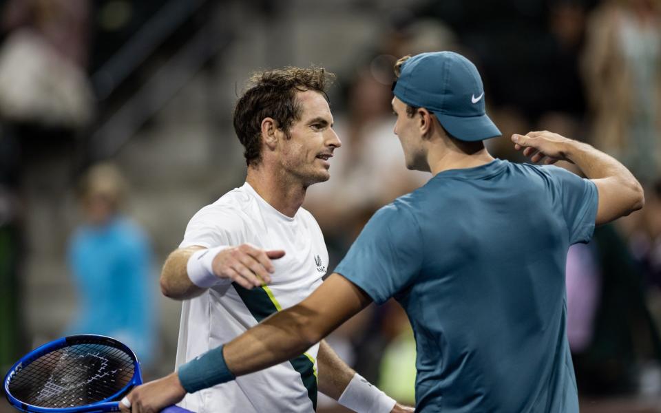 Jack Draper of Great Britain embraces Andy Murray of Great Britain after beating him in the third round of the BNP Paribas Open on March 13, 2023 in Indian Wells, California. - Getty Images/Mike Frey