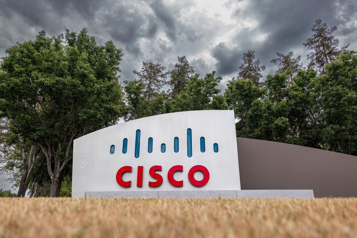 Cisco Gains After CEO Points to Headway in AI and Security